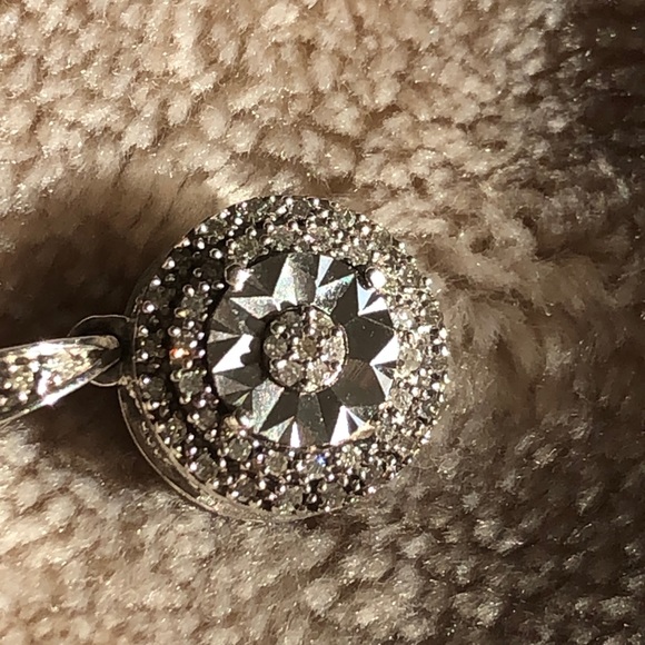 NWOT Sterling Diamond Halo Pendant With Chain - Picture 3 of 5